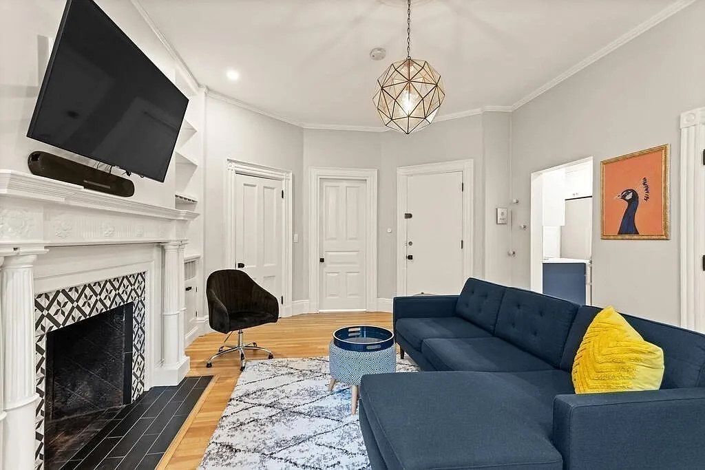 Building Photo - 473 Beacon St #5