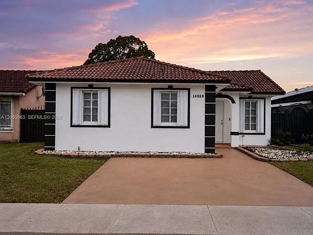 4 bed, 2.0 bath, 1315 sqft, $3,000 — Photo 1
