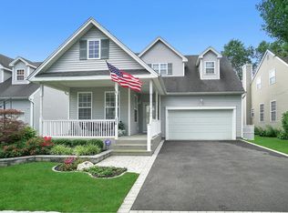204 Pleasant Dr, Bay Shore, NY 11706