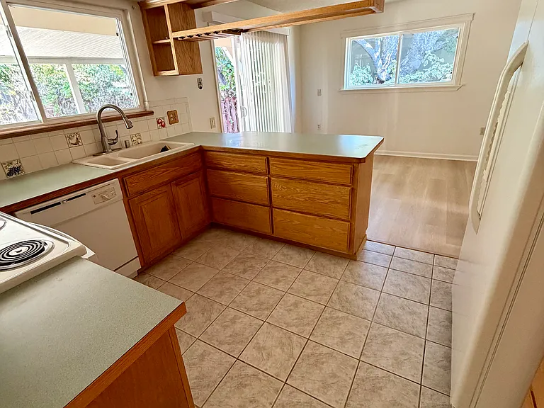 158 Rainier Cir — Photo 4