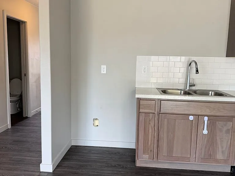1039 NE Emerald Dr — Photo 21