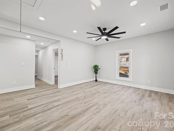 5th image of 105 Grant St