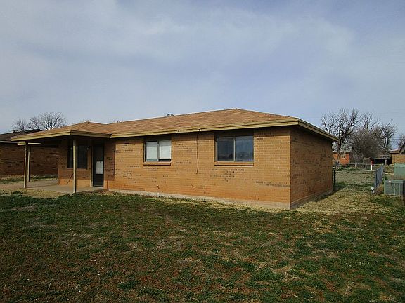 2nd image of 932 E 8th St