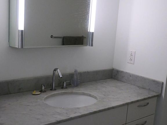 4th image of 219 S 18th St #411A