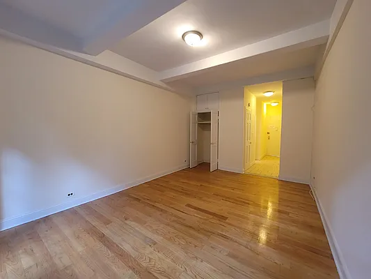 Rented by Gold & Appel Realty Corp | media 4