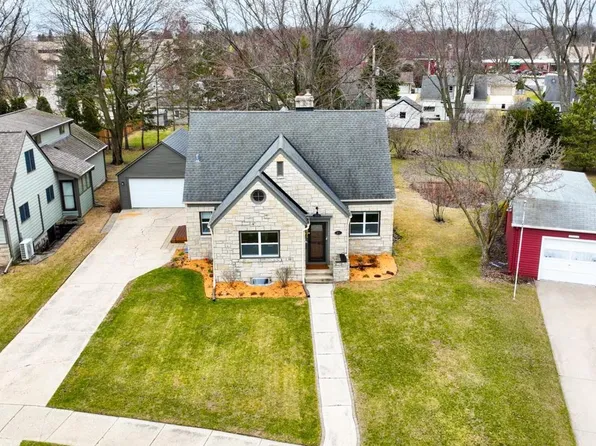 1044 Terrace DRIVE, West Bend, WI 53095