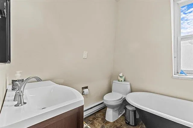 2nd floor bathroom -- clawfoot tub