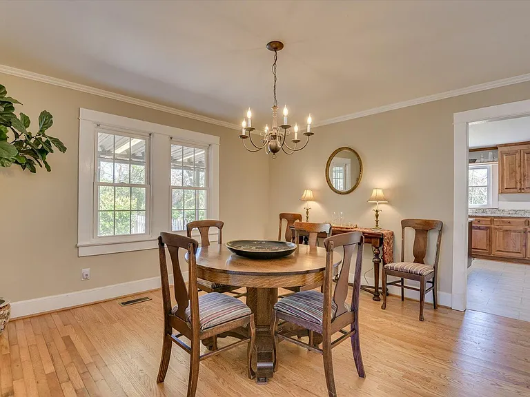 126 Horry St SE — Photo 8