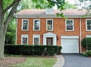 711 Lexington Ct, Northbrook, IL 60062