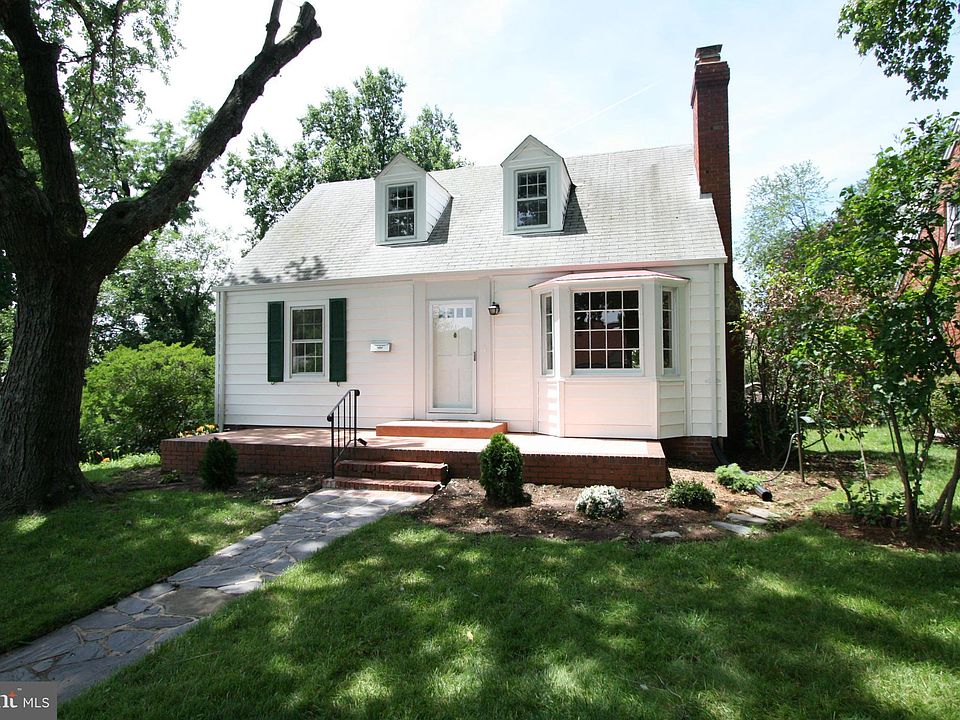 1st image of 2916 Meadow Ln