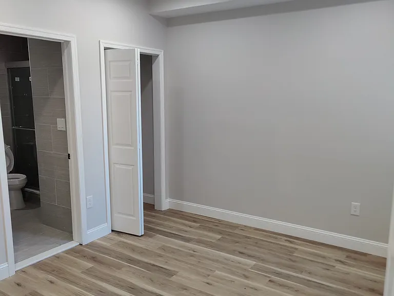 3733 Lancaster Ave — Photo 4