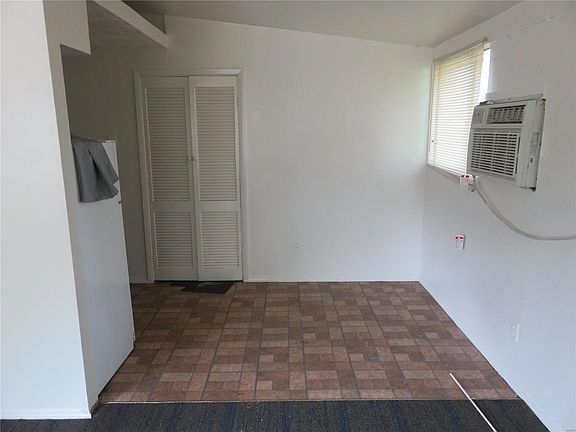 3rd image of 9109 Macon Ave