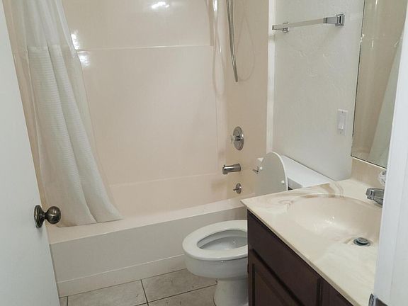 3rd image of 1615 E BORGHESE Place