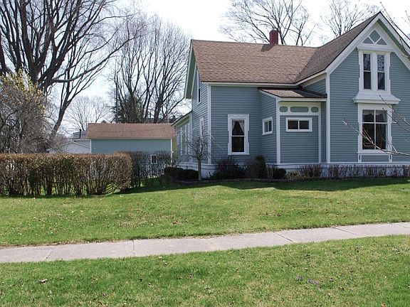 3rd image of 302 N Gaylord Ave