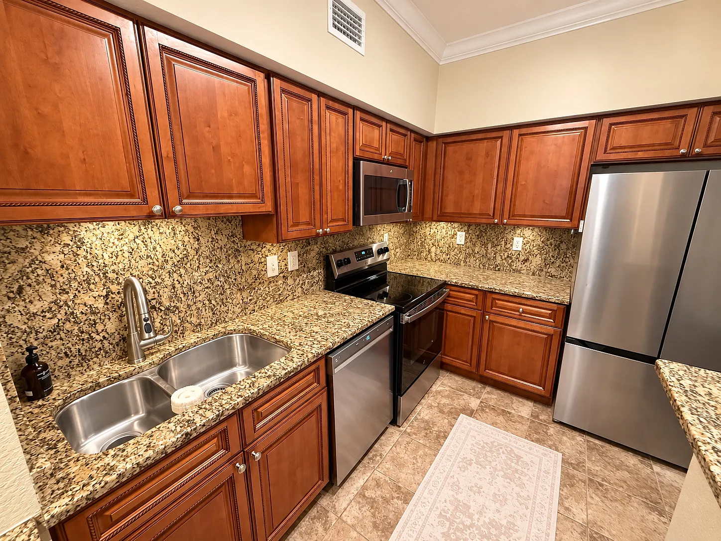 402 S Armenia Ave — Photo 3