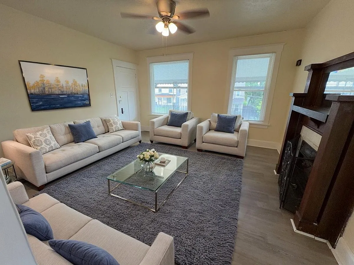 3513 Hudson Avenue Unit 2 — Photo 4