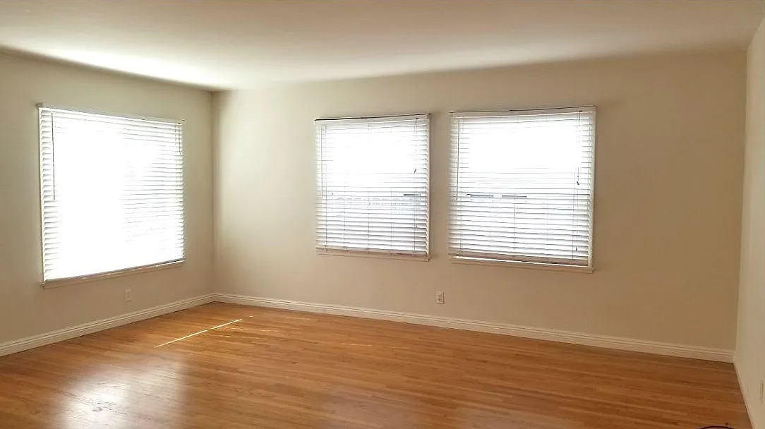 3 bed, 1120 sqft, $4,700 — Photo 3