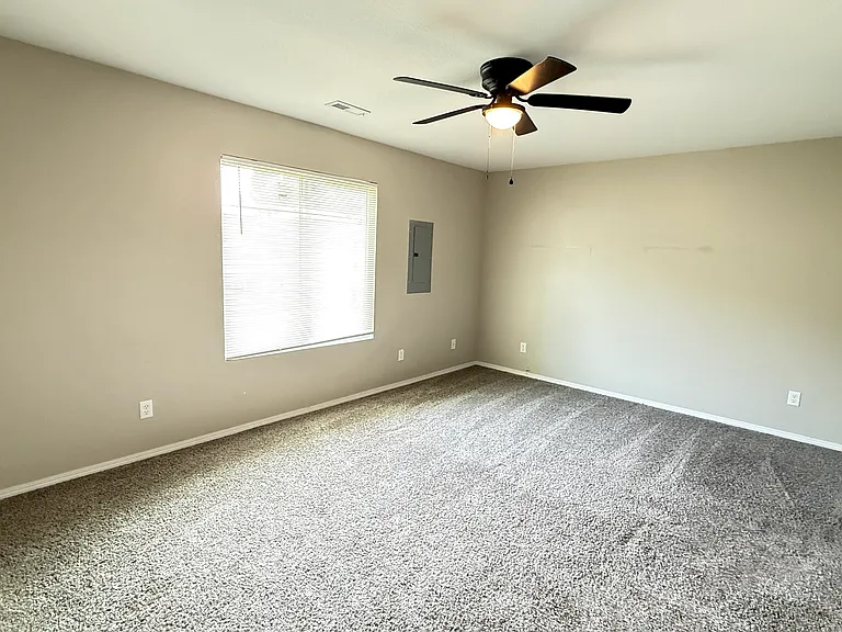 3011 W Elm St — Photo 7