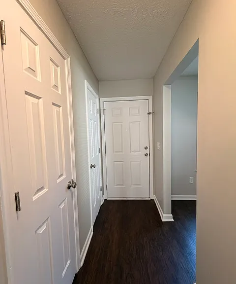 112 Barrington Dr — Photo 2
