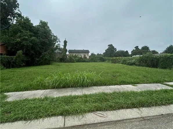 1801 Lauradale Dr, New Orleans, LA 70114