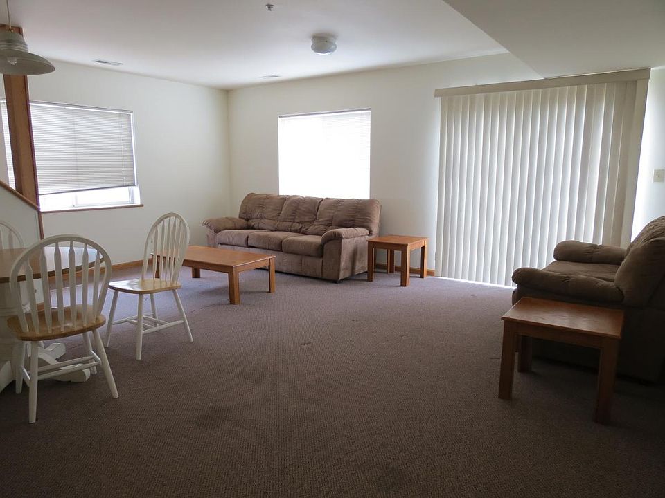 Living room Unit 8