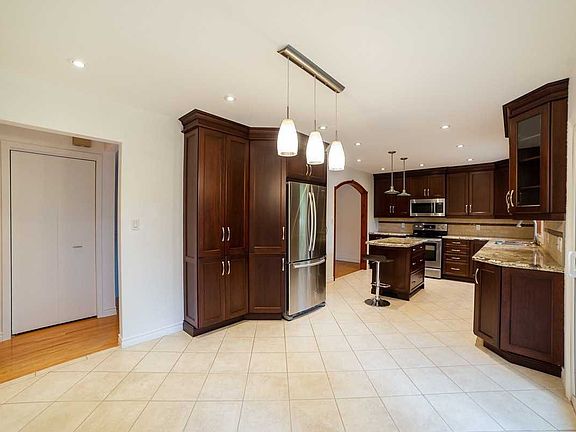 2nd image of 125 Lakeside Dr