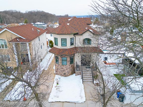 3rd image of 13 Ruxton Ave