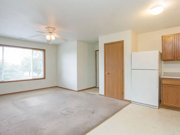 Oaks — Photo 25
