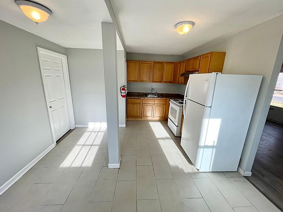 5th image of 104 Spruce Blvd