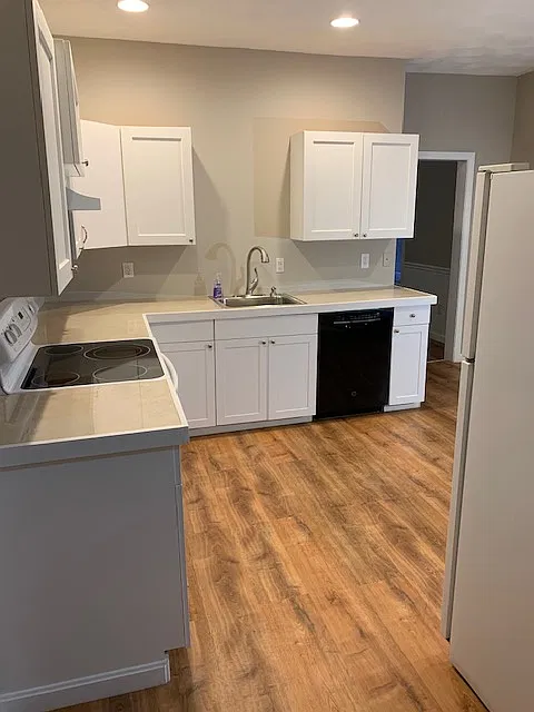 2 bed, 900 sqft, $2,100 — Photo 3