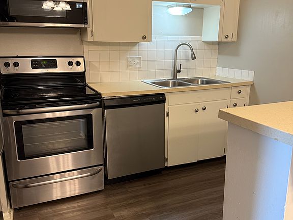 3rd image of 4033 Oak St #M