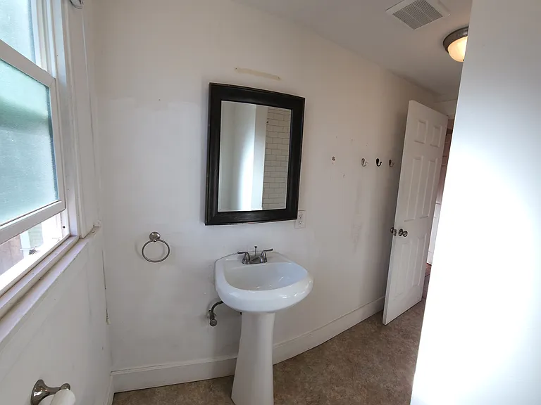 316 E Foothill Blvd — Photo 38