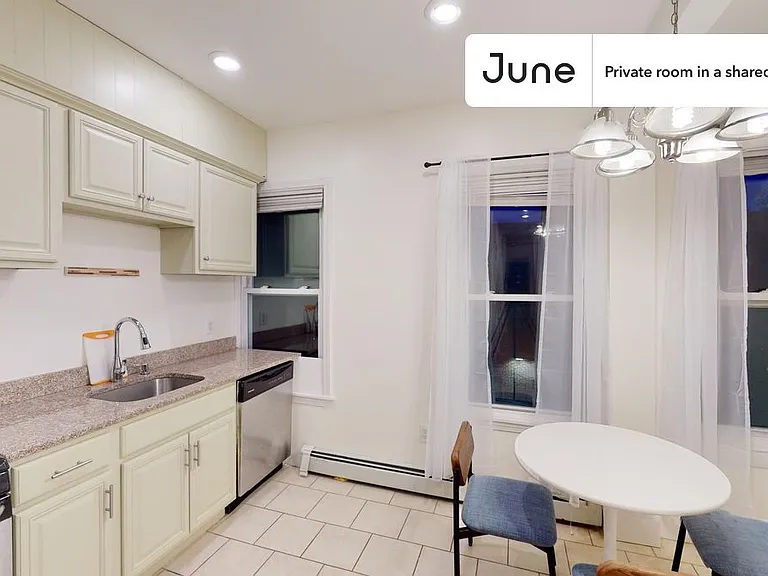 21 Rossmore St #B — Photo 11