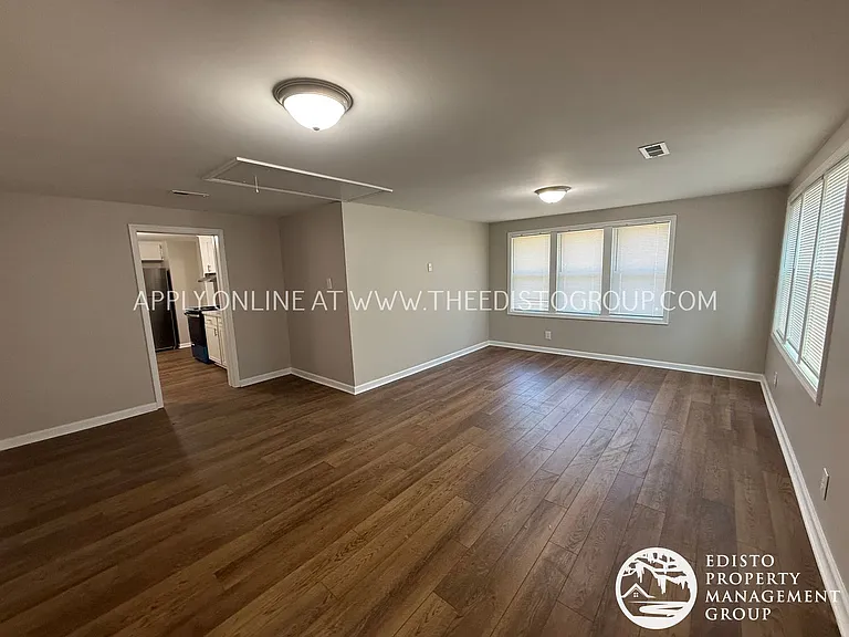 1200 Hudson Rd — Photo 4