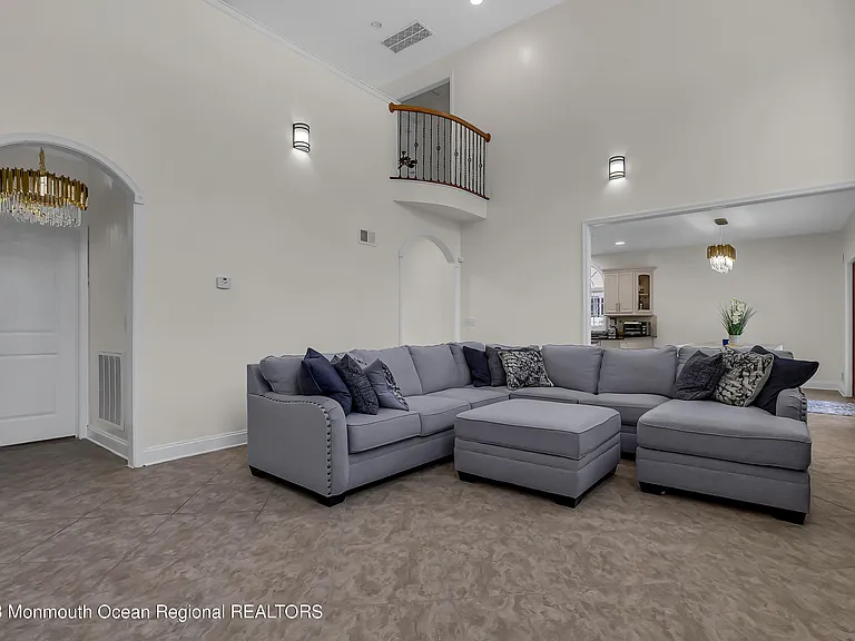 1607 Holbrook St — Photo 10