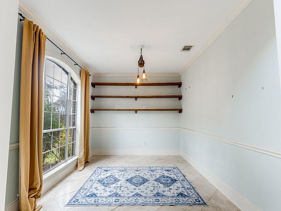 4th image of 2811 Princeton St