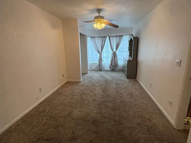 628 Saratoga Ct — Photo 10