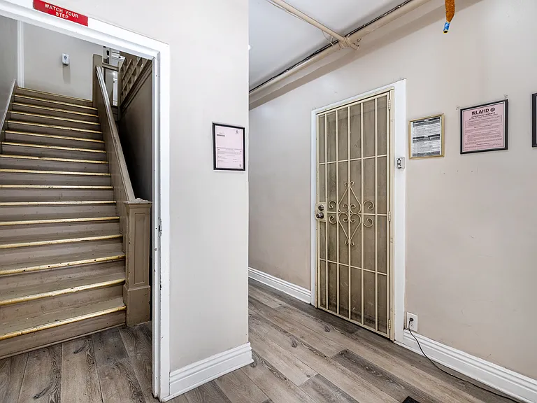 18th Street Apartments — Photo 9