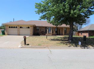 1321 Parliament St, Burkburnett, TX 76354