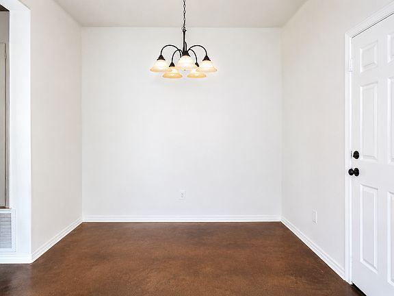 4th image of 608 Karey Dr Unit B