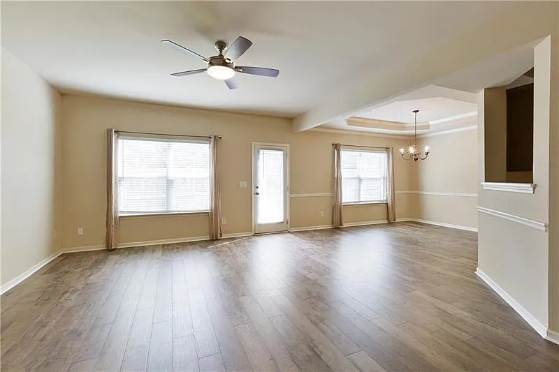 4 bed, 2.5 bath, 2149 sqft, $2,450 — Photo 2