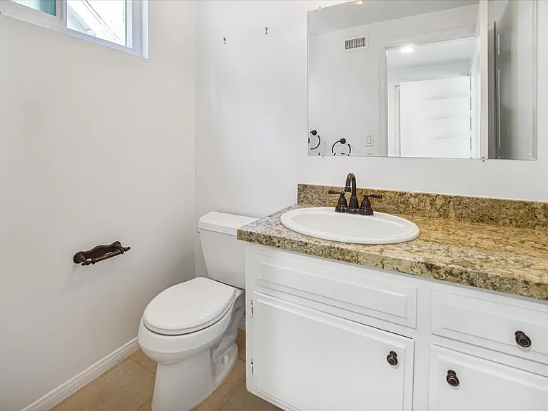 22903 De Kalb Dr — Photo 30