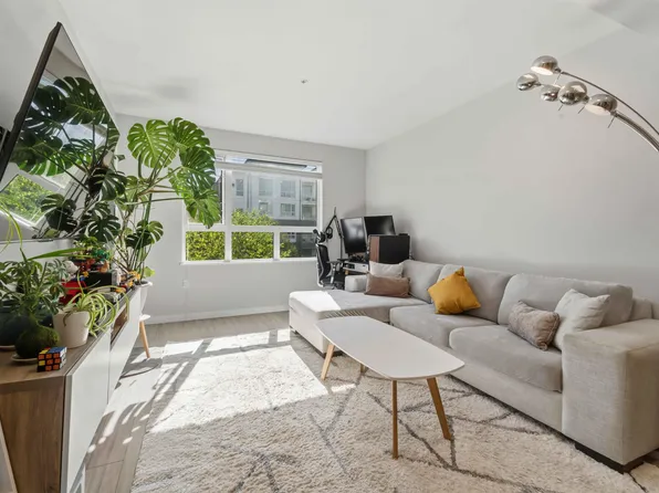 9213 Odlin Rd #319, Richmond, BC V6X 0V5