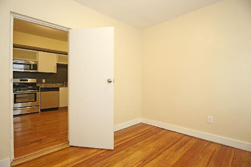 2nd image of 114 Everett St APT 1