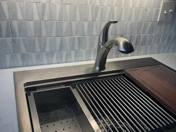 219 N Main St, Urbana, OH