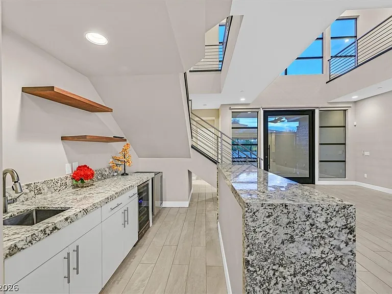 65 Garibaldi Way — Photo 6