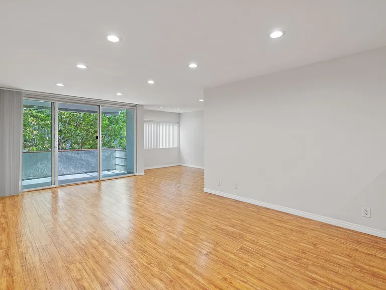 4915 Tyrone Ave #215 — Photo 8