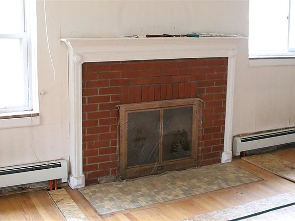 3rd image of 18370 Lathers St