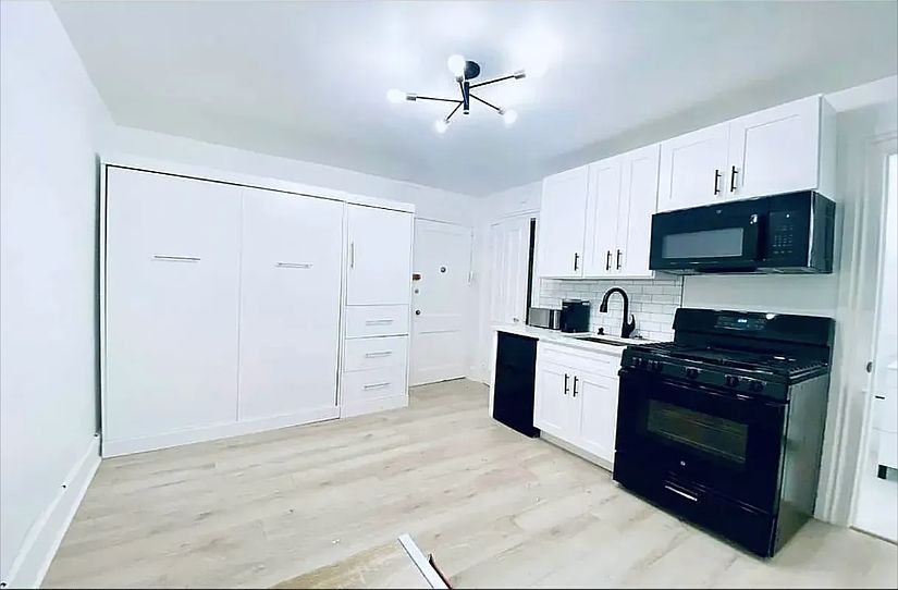 2nd image of 211 Lafayette Ave #2