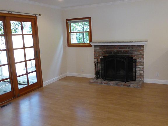 3rd image of 190 Throckmorton Ave APT 3